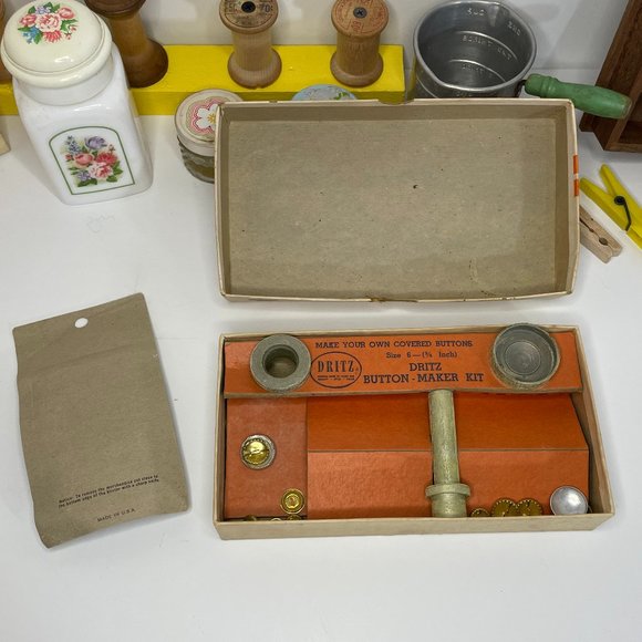 Vintage Dritz Button-Maker Kit and Majesty Tailor's Chalk - Picture 5 of 11